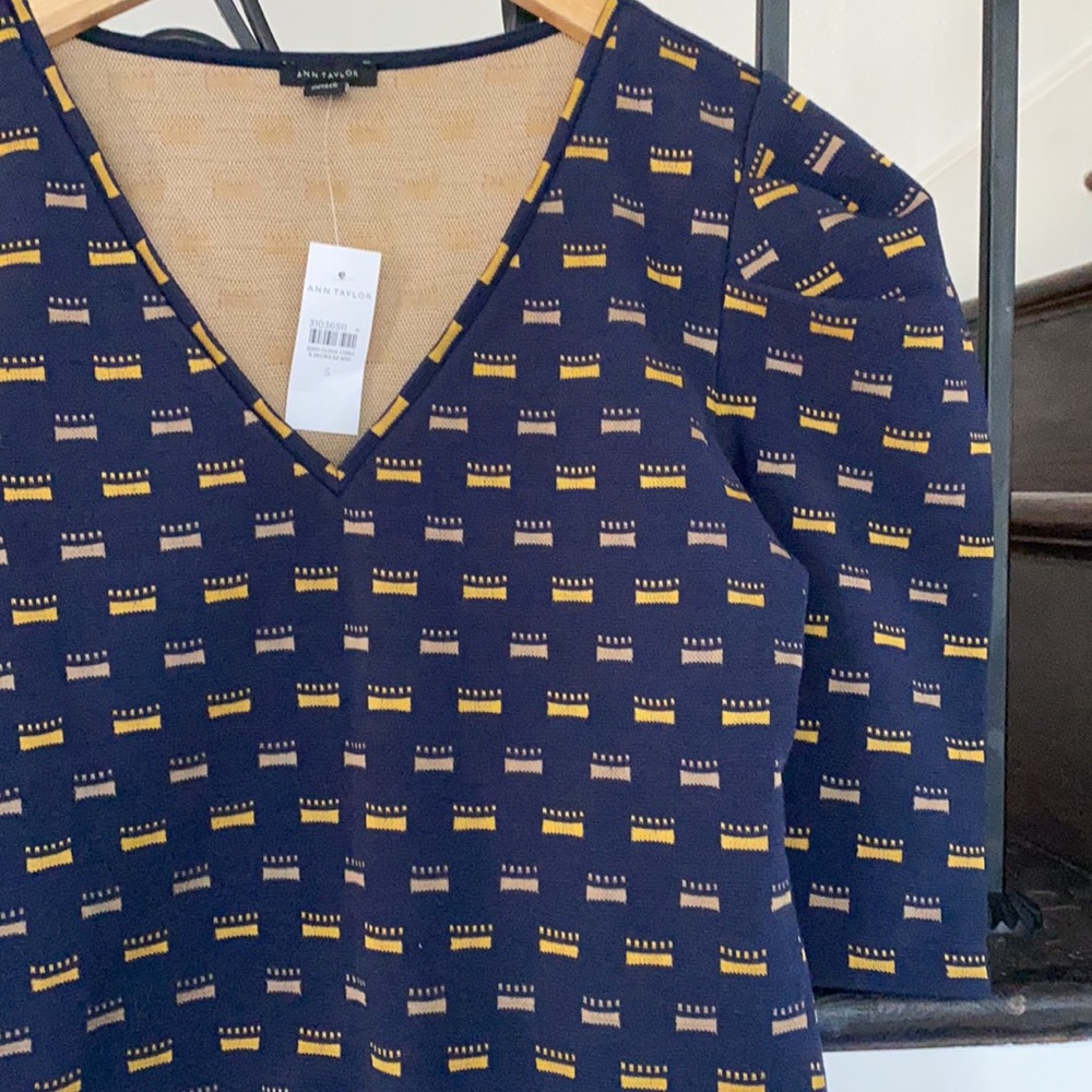 NWT Ann Taylor top. - Picture 3 of 10